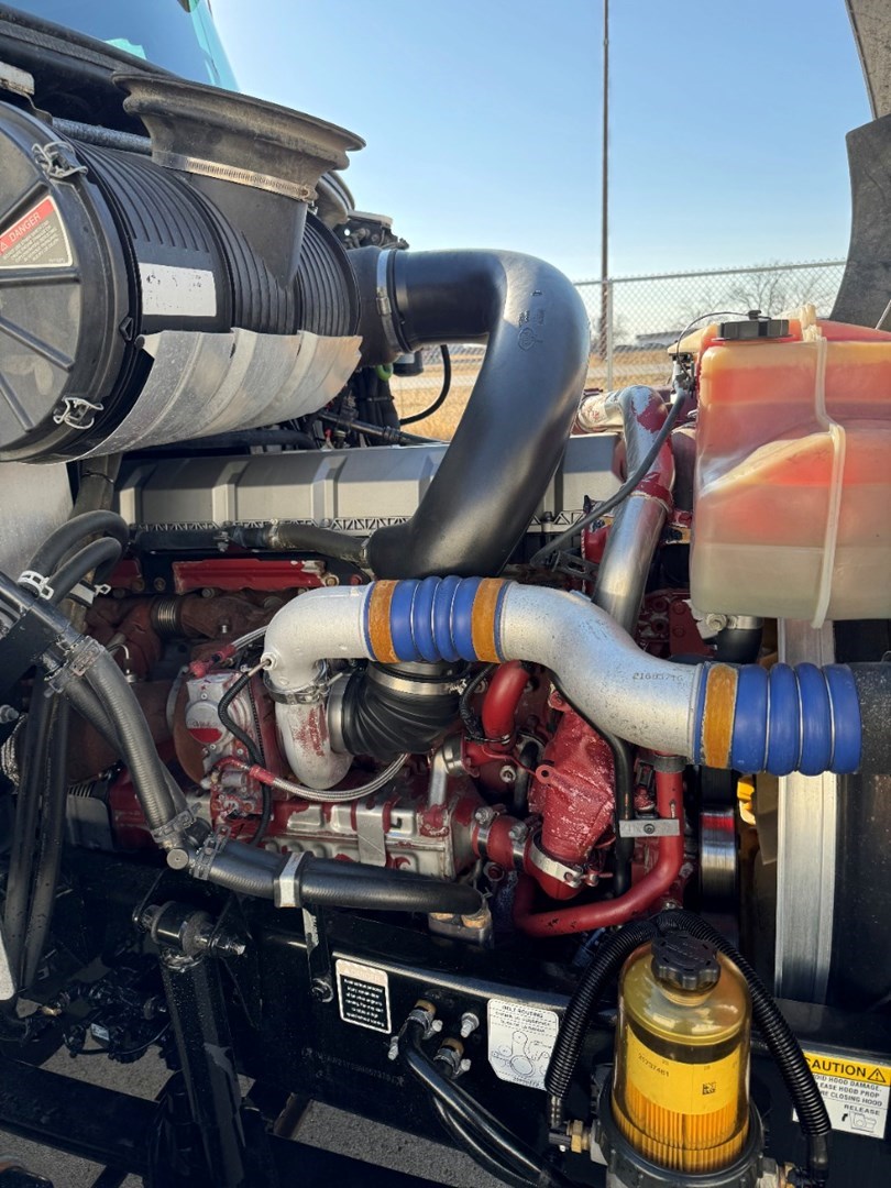 2016 MACK CXU613 - USED TRUCKS SLEEPER - image 10